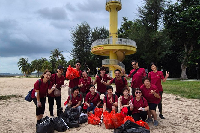 Hong Leong Finance "Spring Cleans" East Coast Park